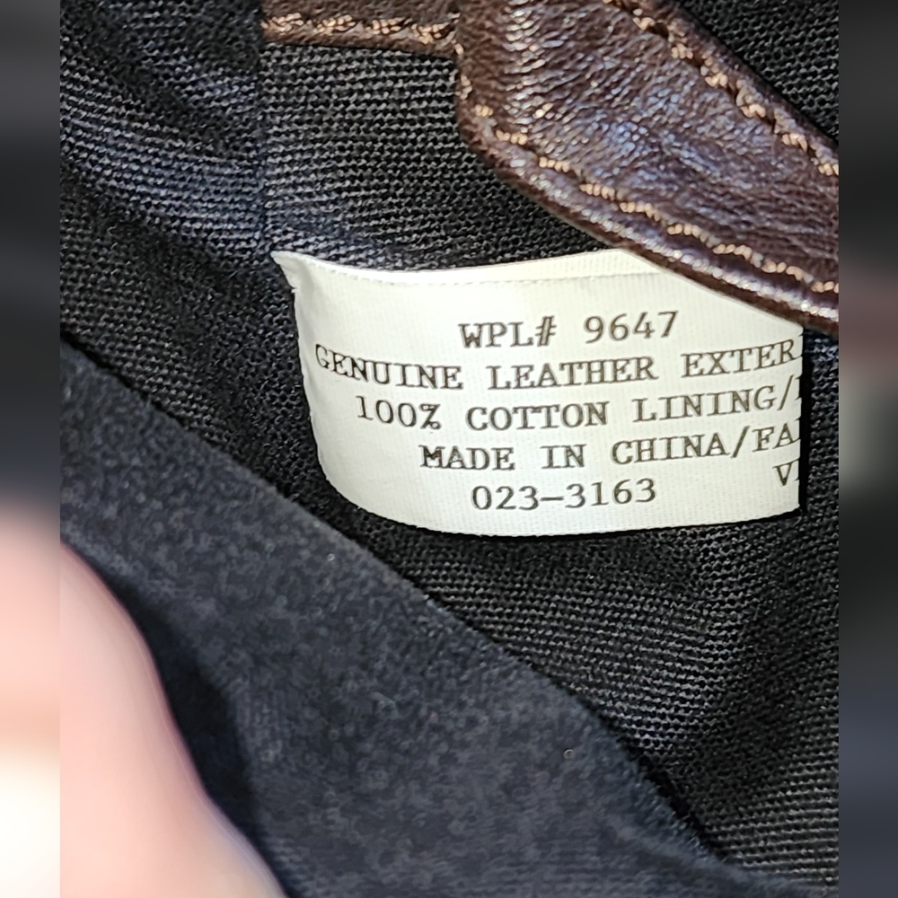 Vintage Eddie Bauer Messenger Bag. 100 %  authentic leather. - Picture 5 of 15